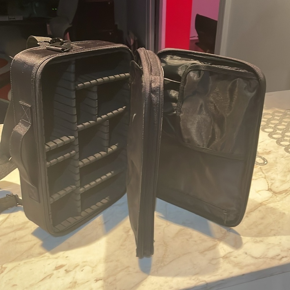 Large Makeup Suitcase - Picture 10 of 10